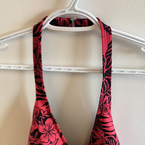 Hawaiian print floral halter bathing top - Picture 2 of 4